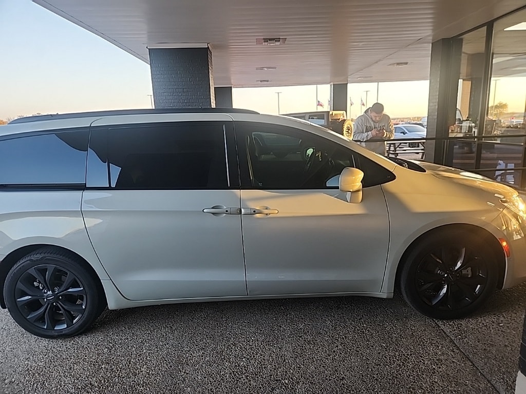 2020 Chrysler Pacifica Touring L Plus