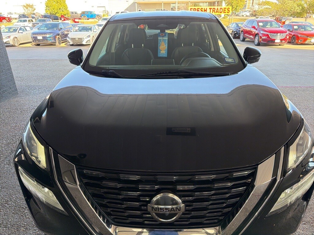 2021 Nissan Rogue SV photo 2