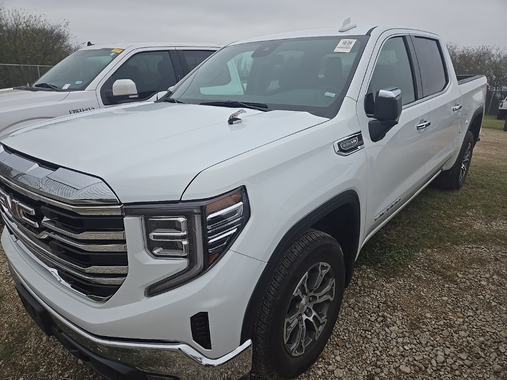 2025 GMC Sierra 1500 SLT's photo