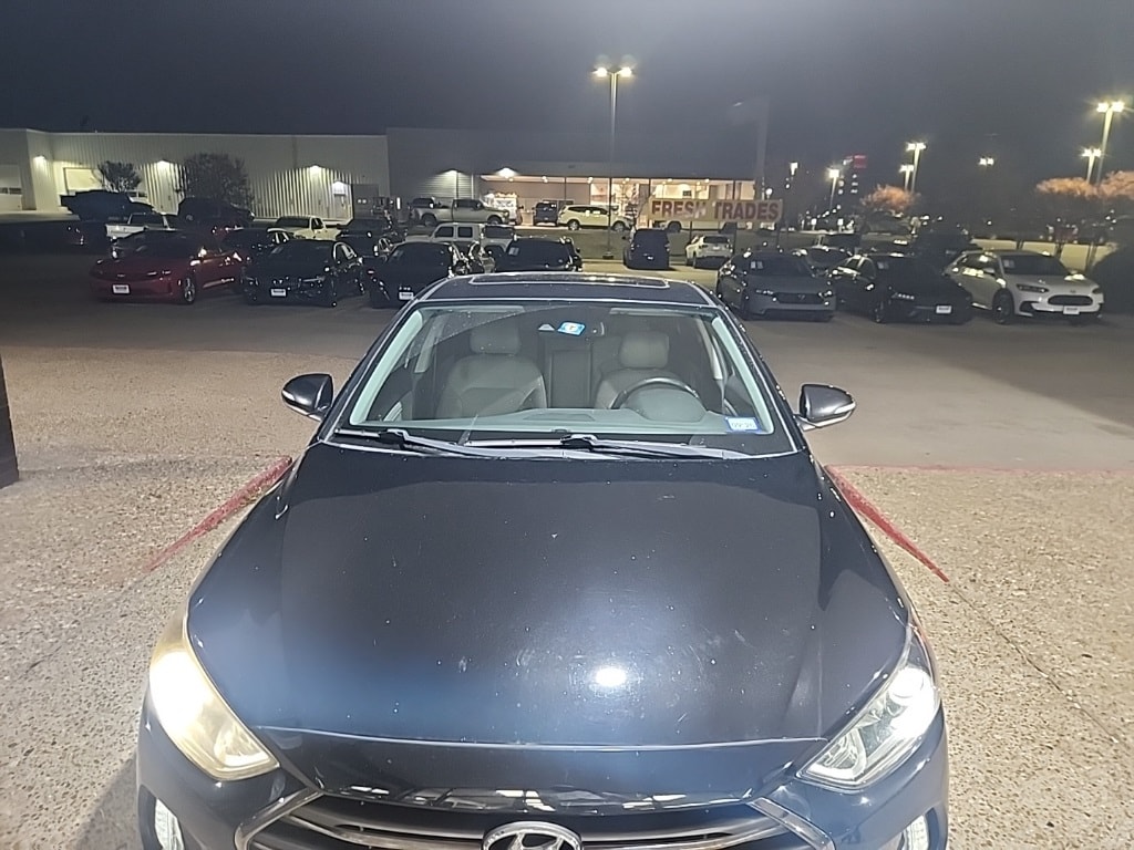 2017 Hyundai Elantra Limited's photo