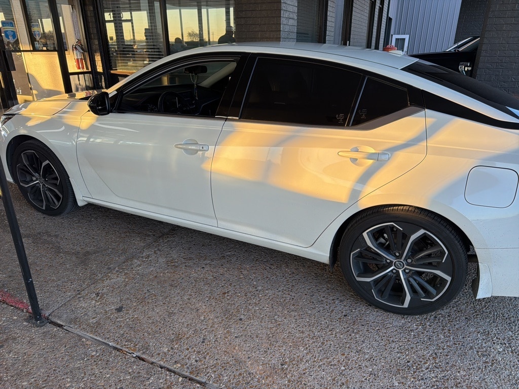 2023 Nissan Altima SR's photo