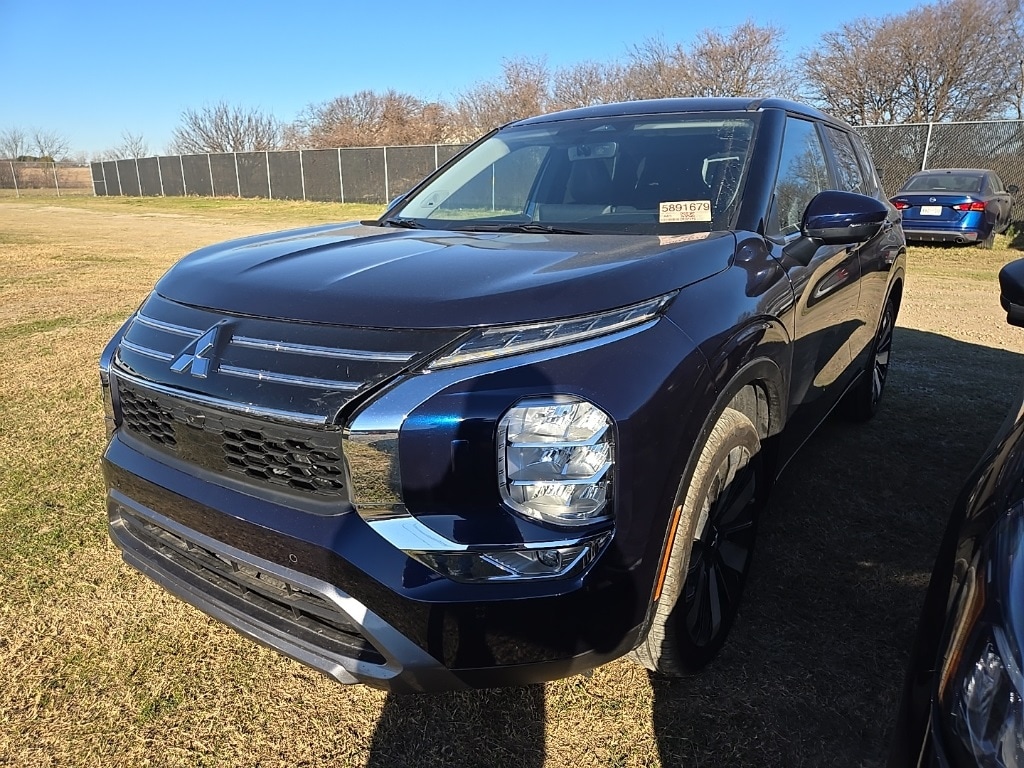 2025 Mitsubishi Outlander SE's photo