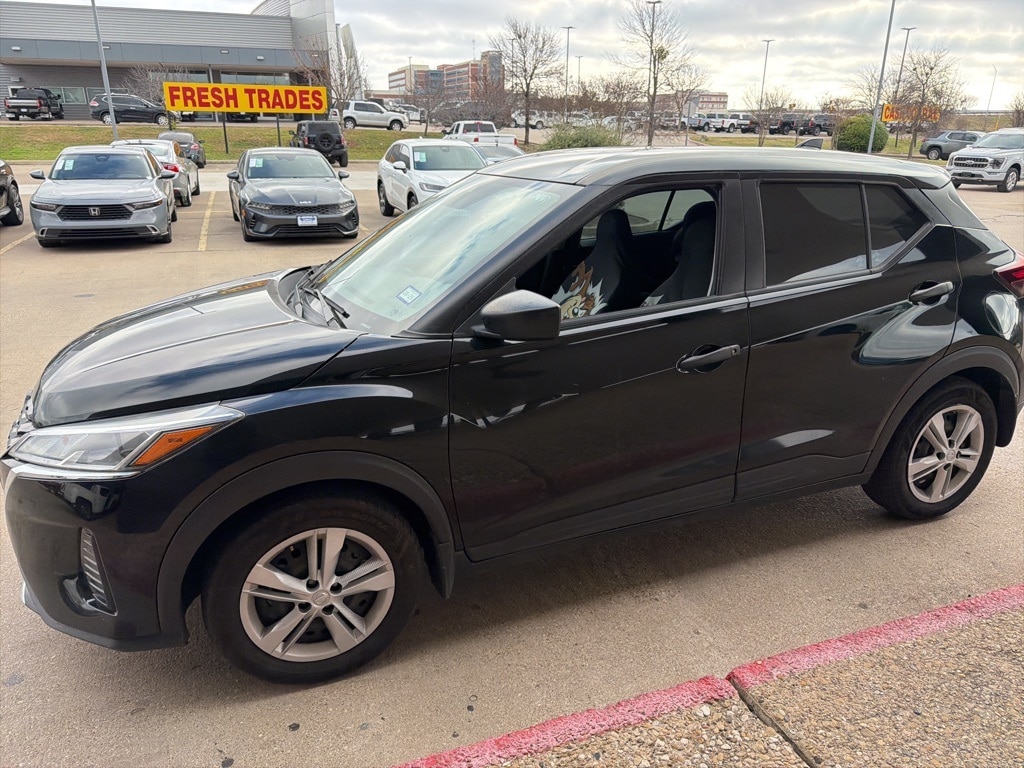 2022 Nissan Kicks S's photo