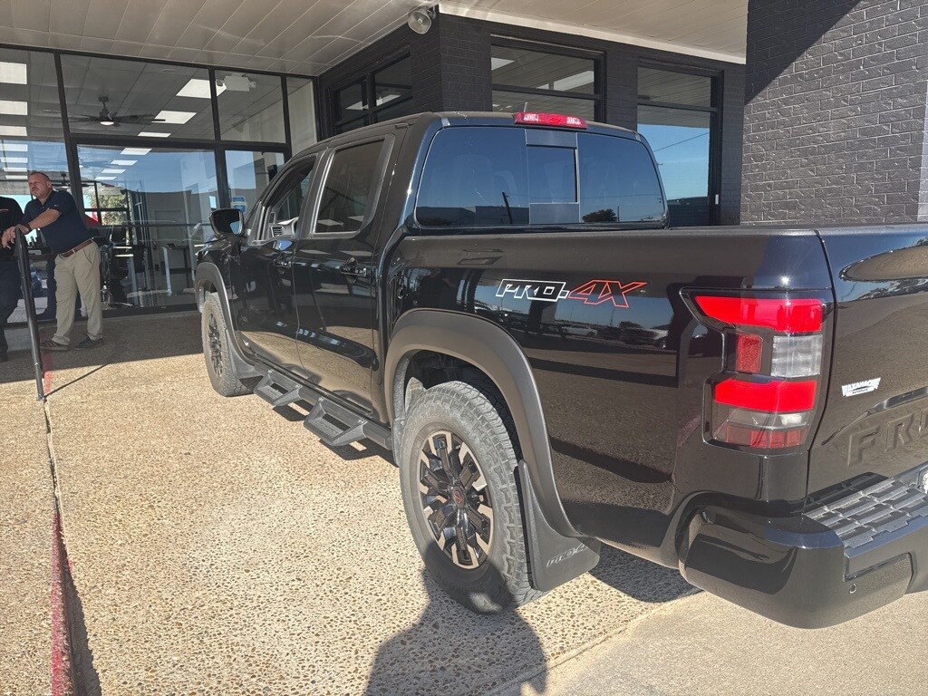 2023 Nissan Frontier PRO-4X photo 2