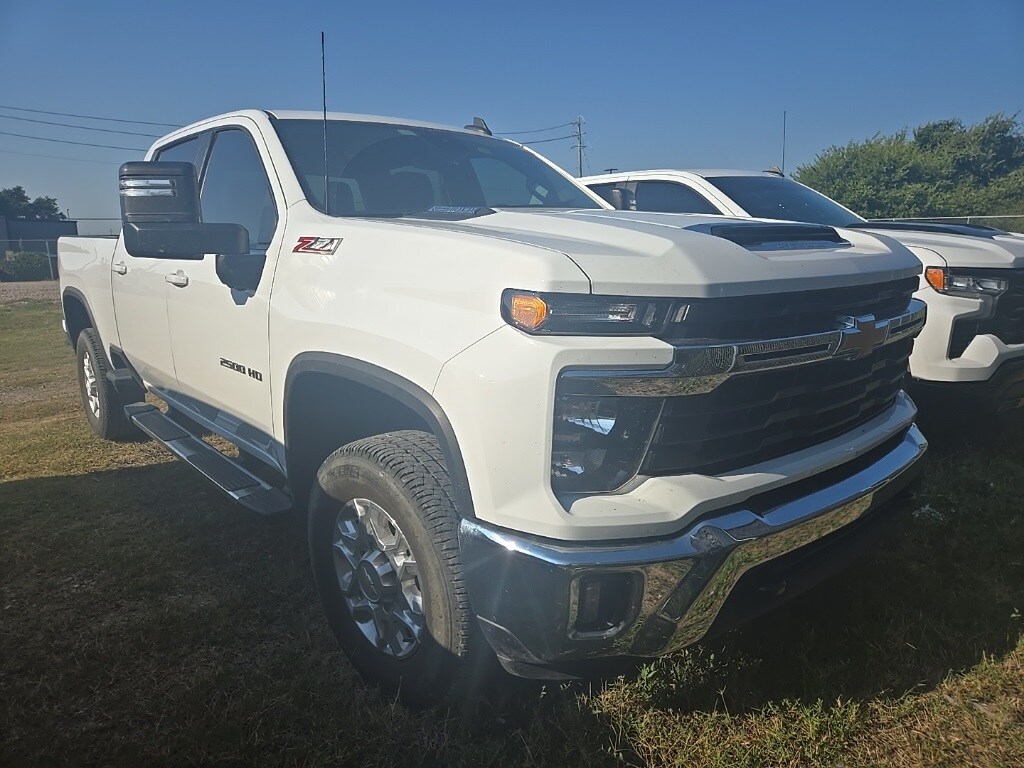 2024 Chevrolet Silverado 2500HD LT photo 4