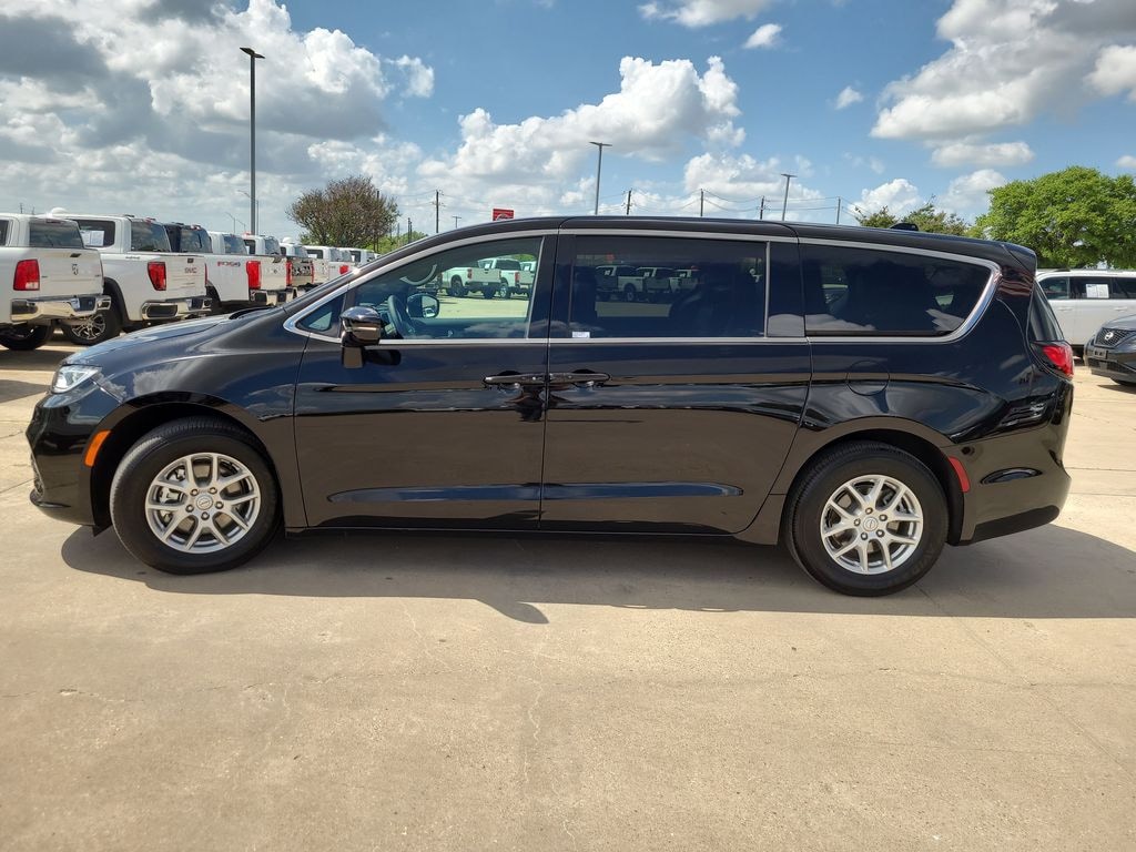 Used 2026 Chrysler Pacifica Select Minivan/Van