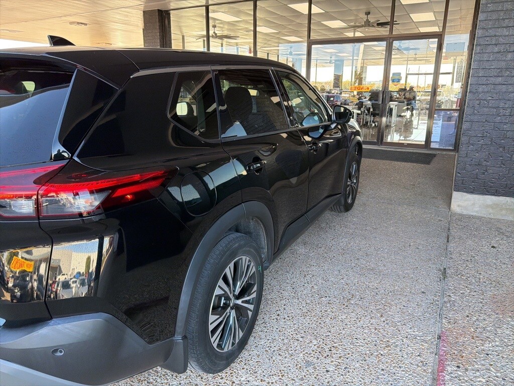 2021 Nissan Rogue SV photo 4