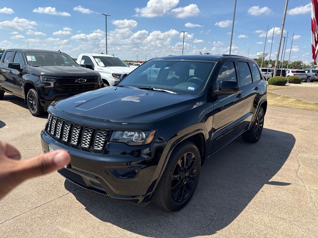 Used 2017 Jeep Grand Cherokee Altitude with VIN 1C4RJEAG2HC826999 for sale in Waxahachie, TX