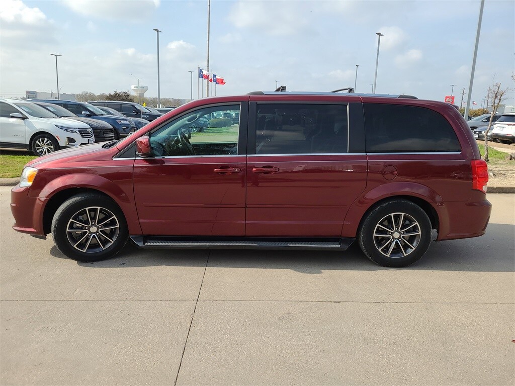 Used 2017 Dodge Grand Caravan SXT Minivan/Van