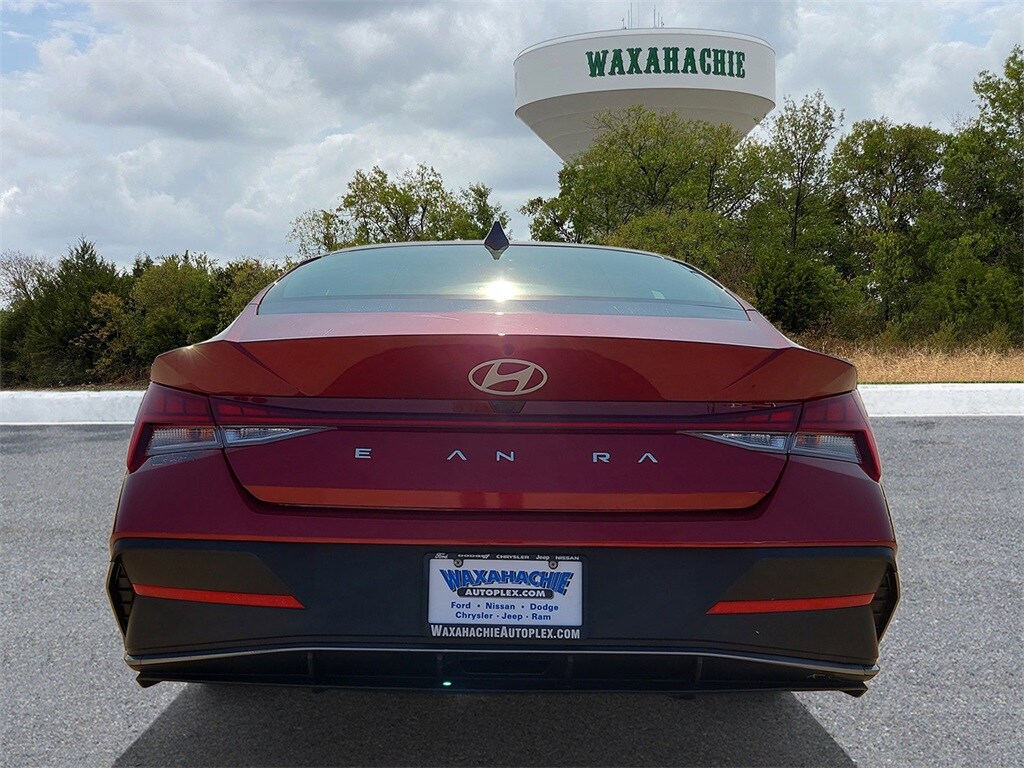 2025 Hyundai Elantra SEL Convenience photo 4