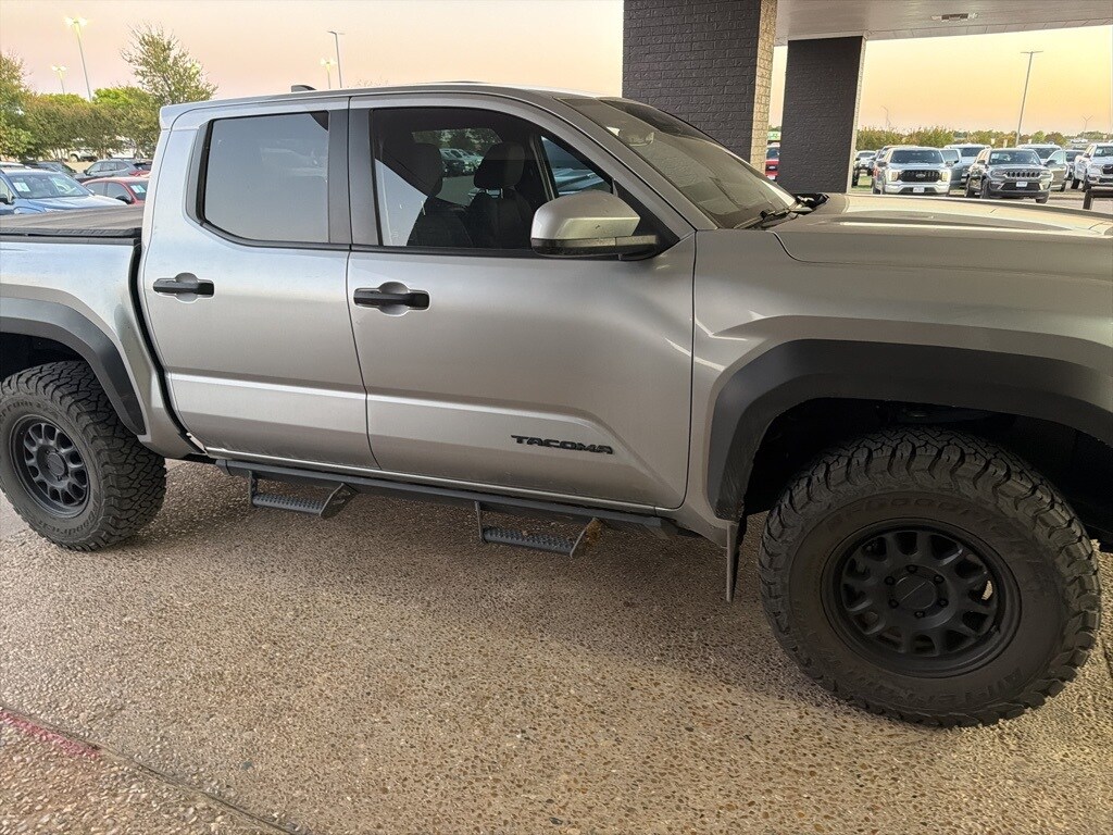 2024 Toyota Tacoma TRD Off-Road photo 3