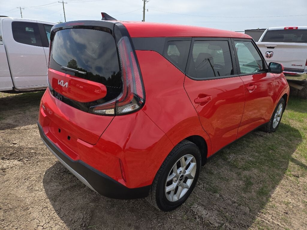 Used 2025 Kia Soul LX Hatchback
