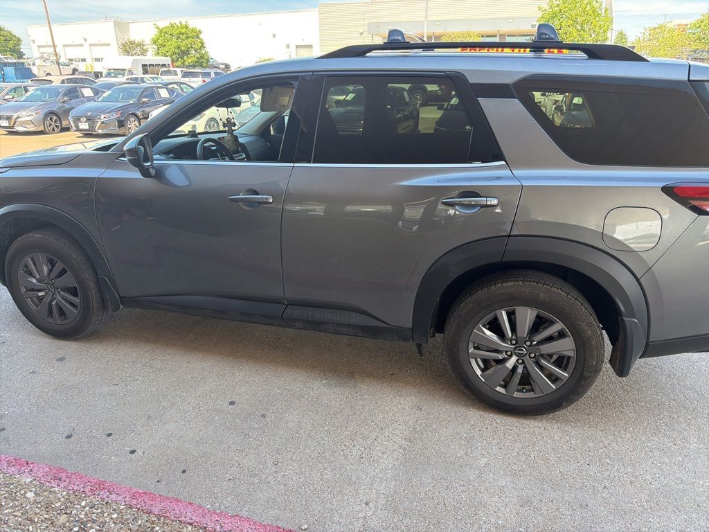 2025 Nissan Pathfinder SV 2WD's photo