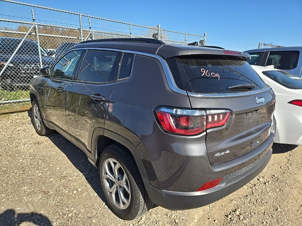 Used 2024 Jeep Compass Latitude SUV