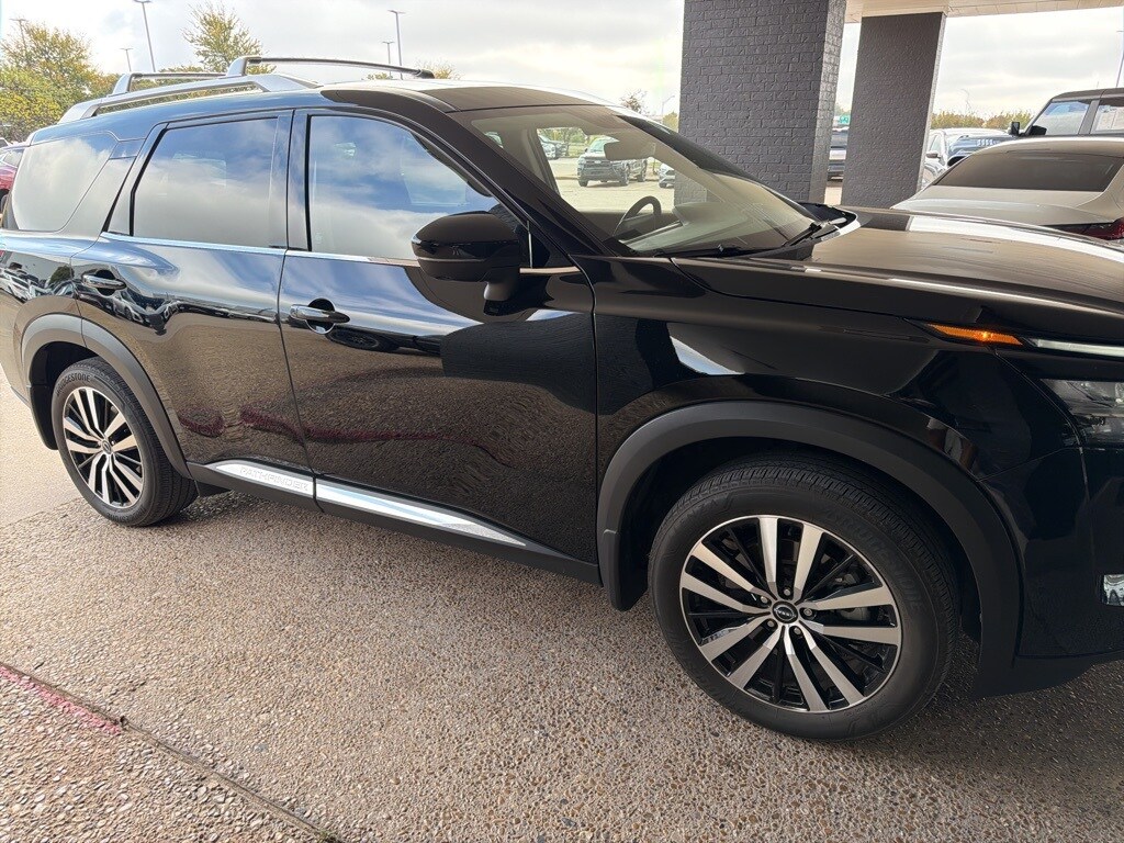 Used 2024 Nissan Pathfinder Platinum SUV