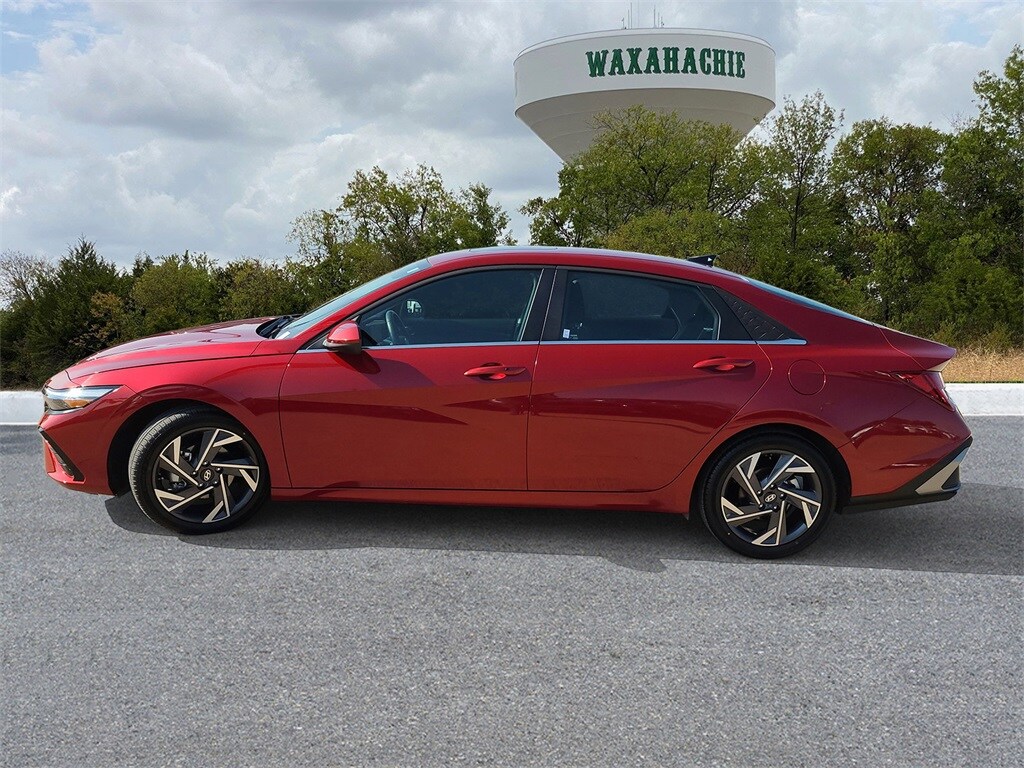 2025 Hyundai Elantra SEL Convenience photo 3