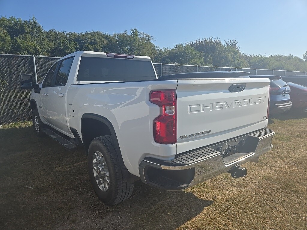 2024 Chevrolet Silverado 2500HD LT photo 2