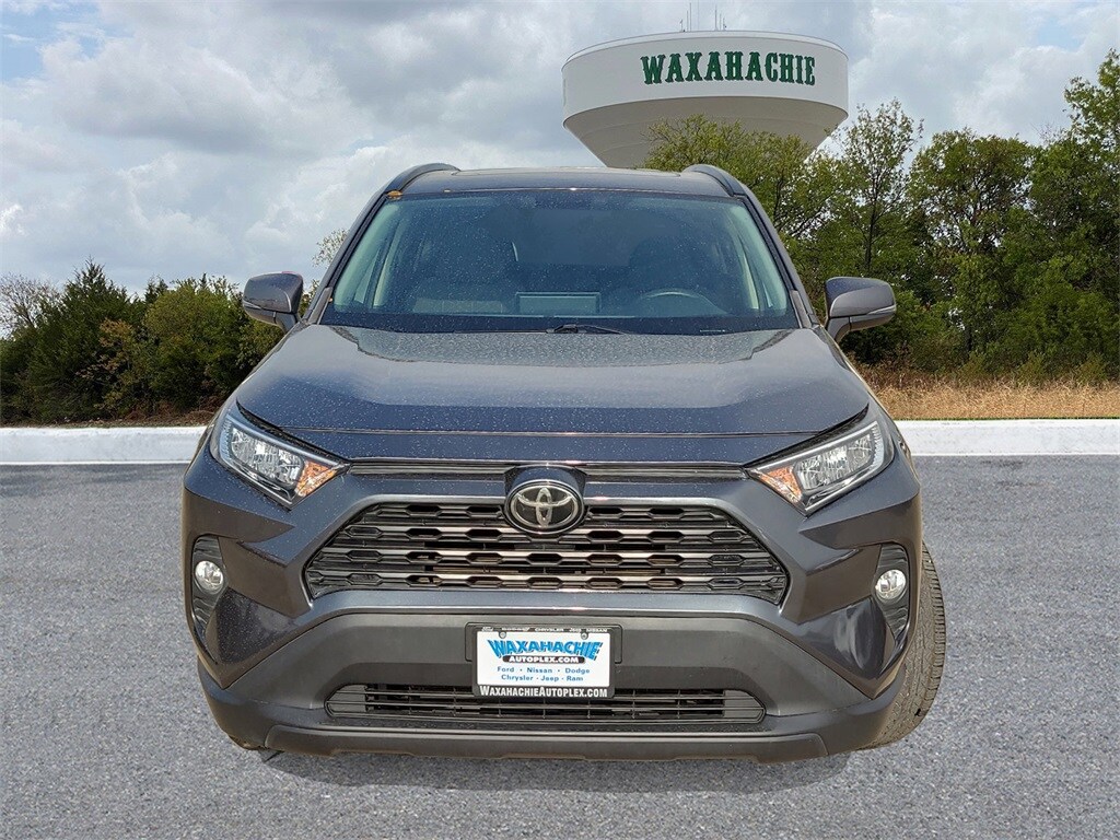 Used 2019 Toyota RAV4 XLE with VIN JTMW1RFV0KD013566 for sale in Waxahachie, TX