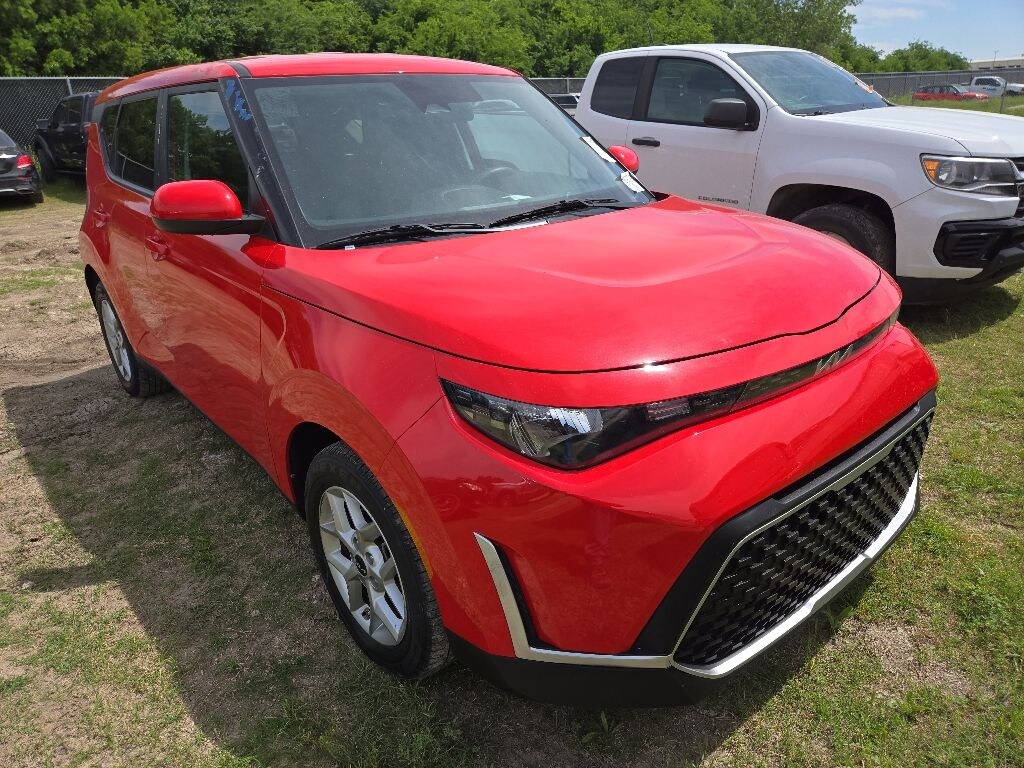 Used 2025 Kia Soul LX Hatchback