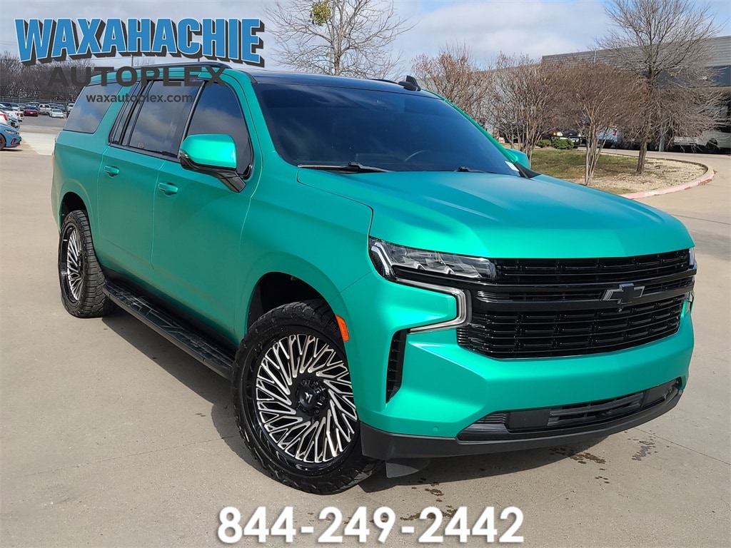 2023 Chevrolet Suburban RST's photo