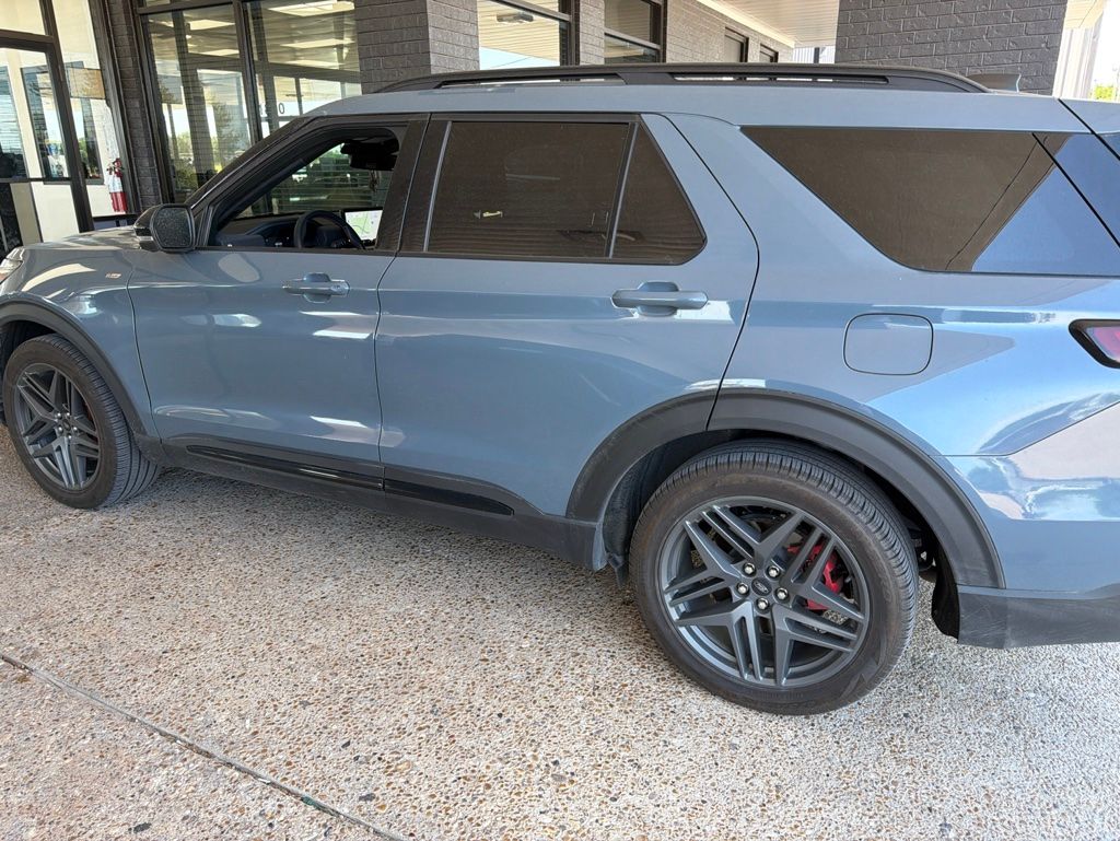 2025 Ford Explorer ST-LINE RWD (PL535)'s photo