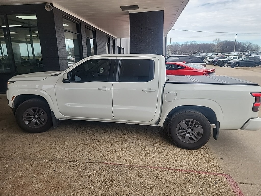 2025 Nissan Frontier SV's photo