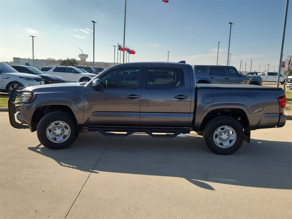 2022 Toyota Tacoma SR photo 3