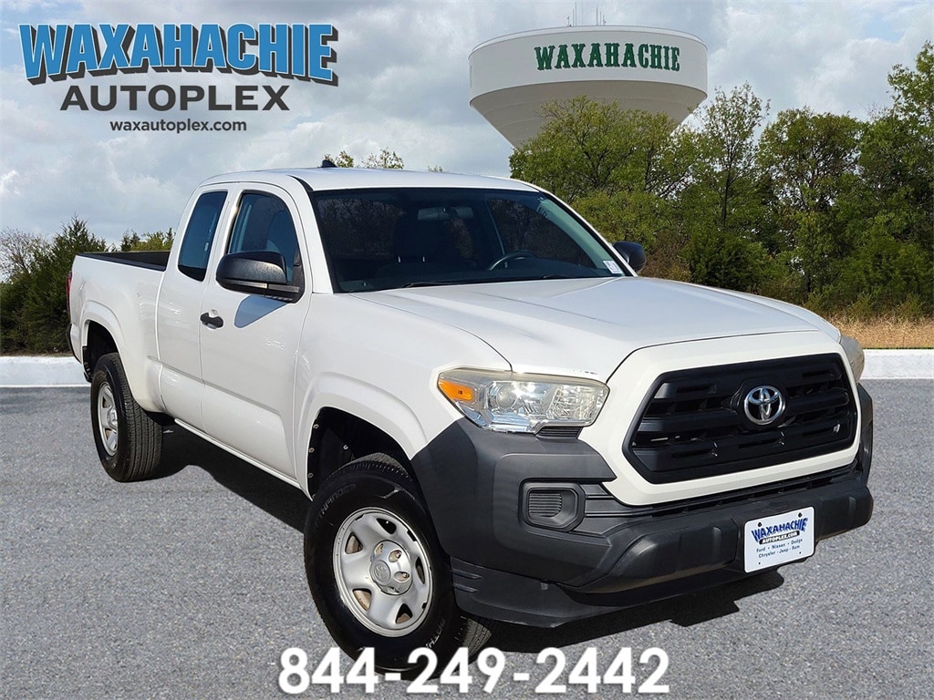 2016 Toyota Tacoma SR's photo