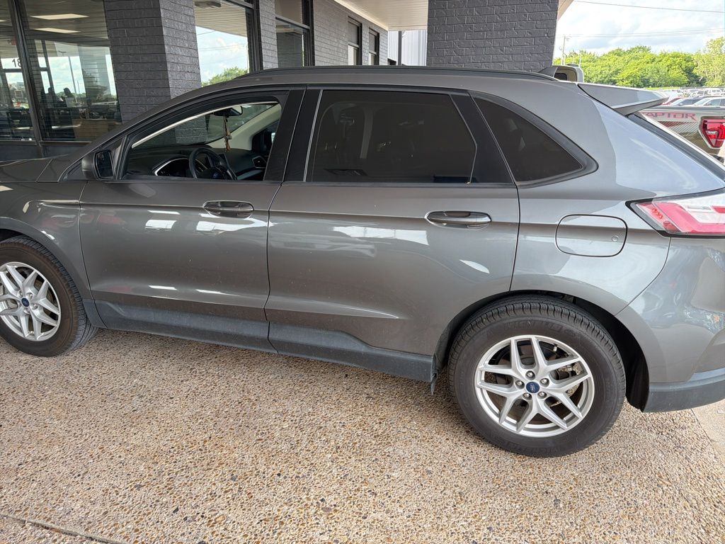 2021 Ford Edge SE's photo