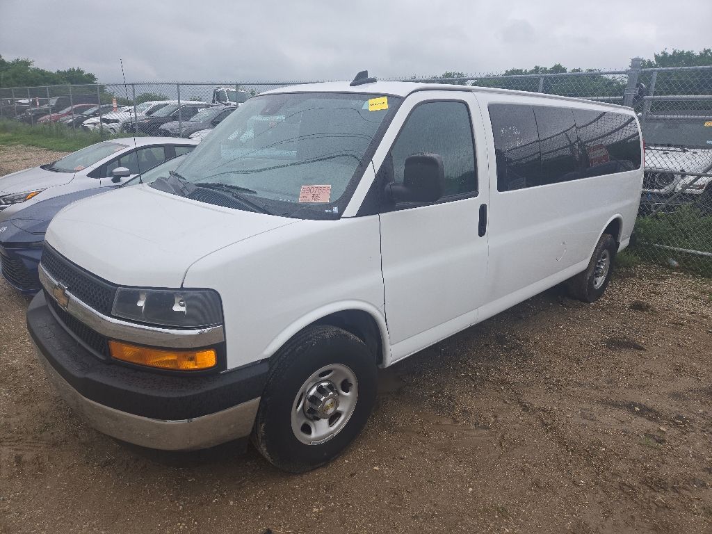 2024 Chevrolet Express 3500 LT Extended's photo