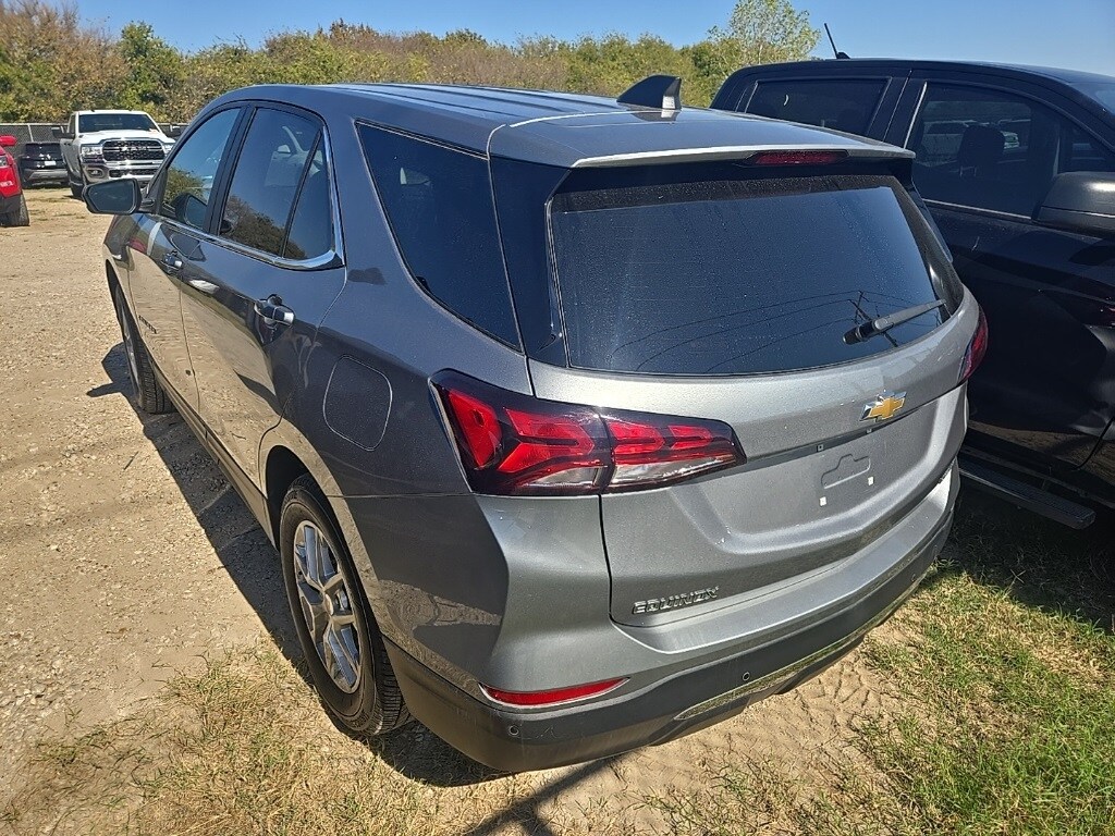2024 Chevrolet Equinox LT photo 2