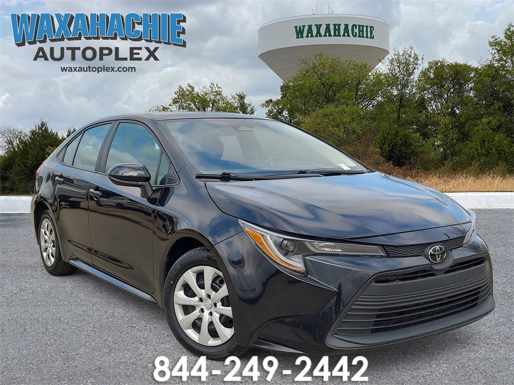 2024 Toyota Corolla LE's photo