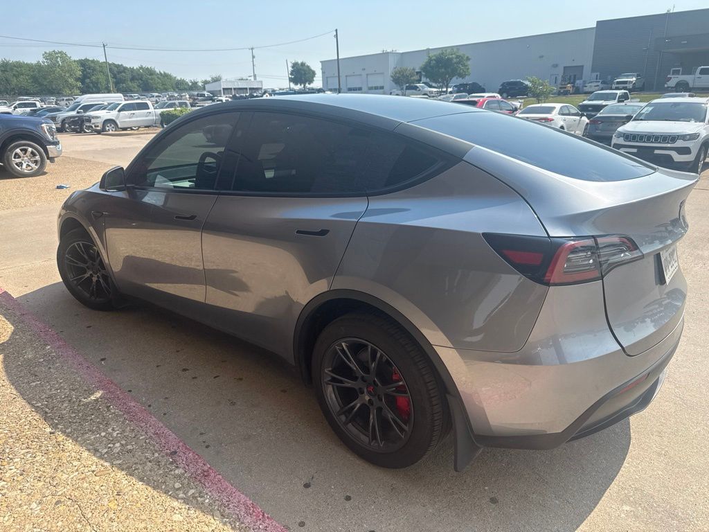 Used 2024 Tesla Model Y Long Range with VIN 7SAYGDEE0RA327927 for sale in Waxahachie, TX