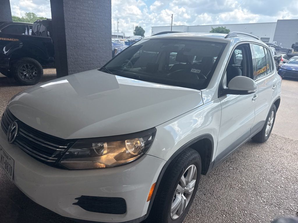 2016 Volkswagen Tiguan 2.0T S's photo