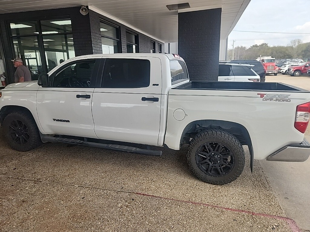 2018 Toyota Tundra SR5 photo 2