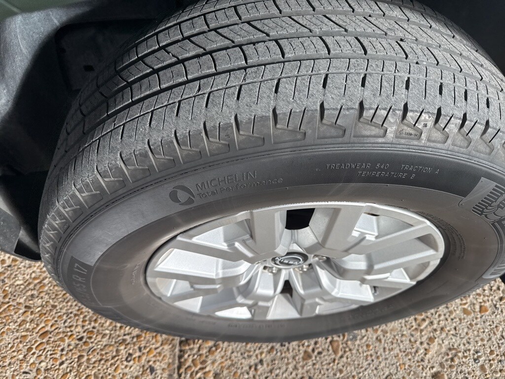 2022 Nissan Frontier SV photo 2