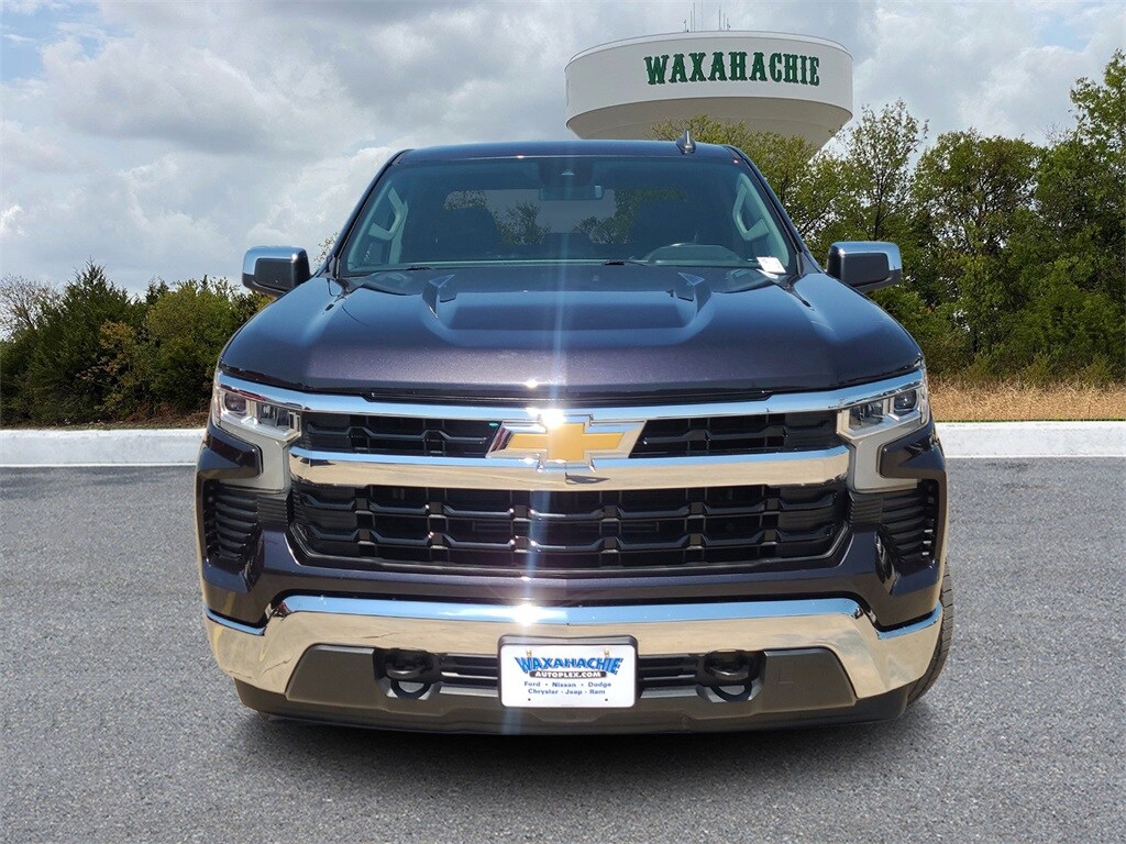 2022 Chevrolet Silverado 1500 LT photo 2