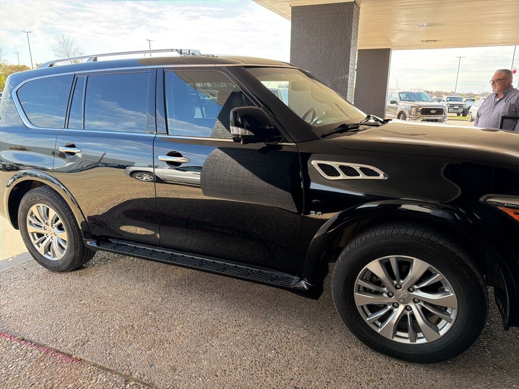 2017 Infiniti QX80 Base photo 4