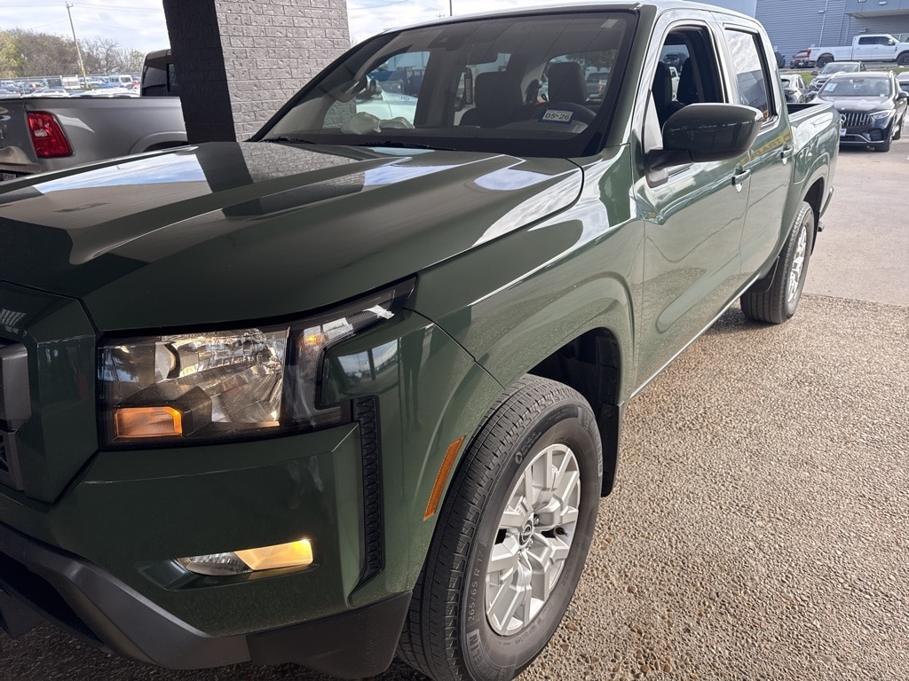 2022 Nissan Frontier SV's photo