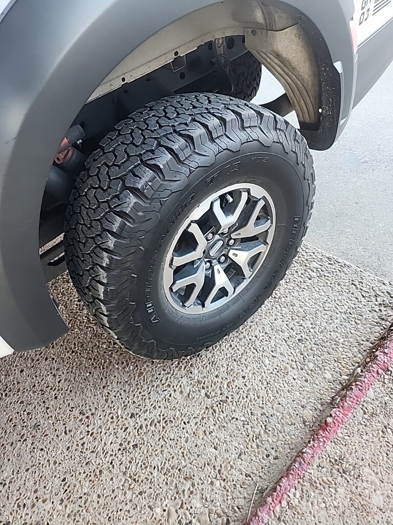 2023 Ford F-150 Raptor photo 2