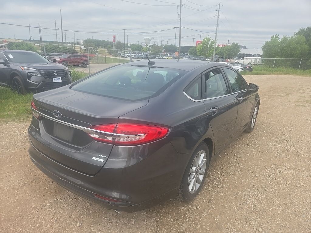 Used 2017 Ford Fusion SE Sedan