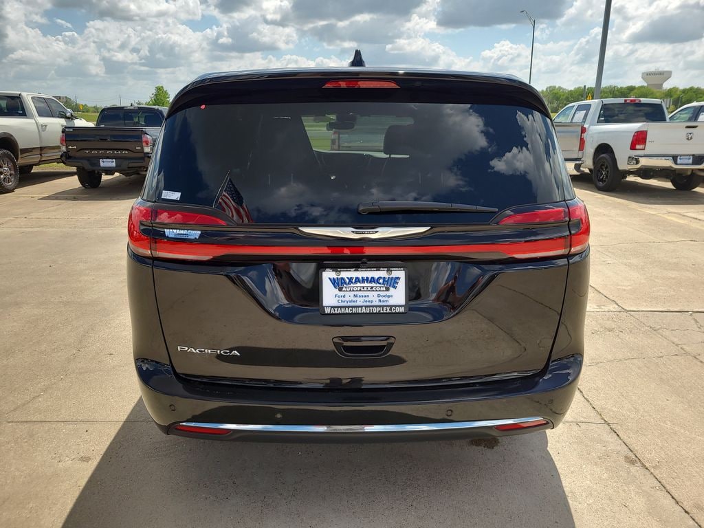 Used 2026 Chrysler Pacifica Select Minivan/Van