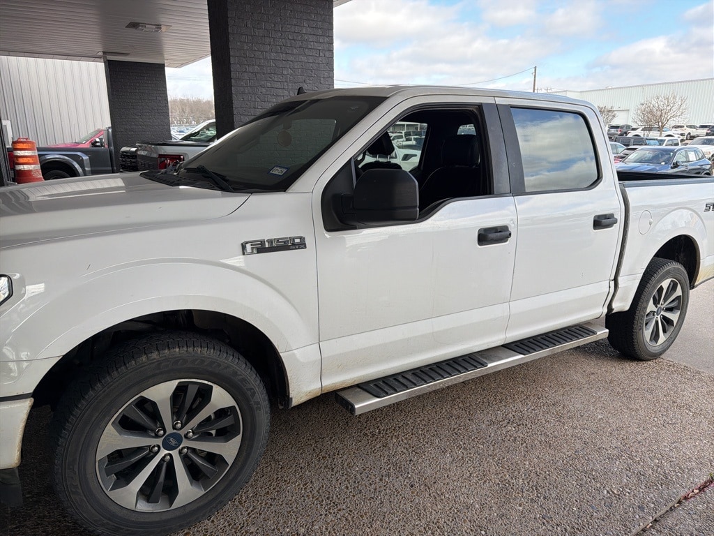 2020 Ford F-150 XL's photo