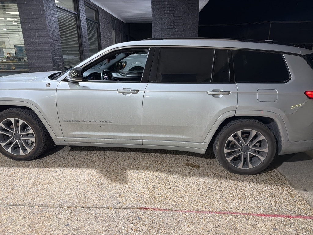 2022 Jeep Grand Cherokee L Overland's photo