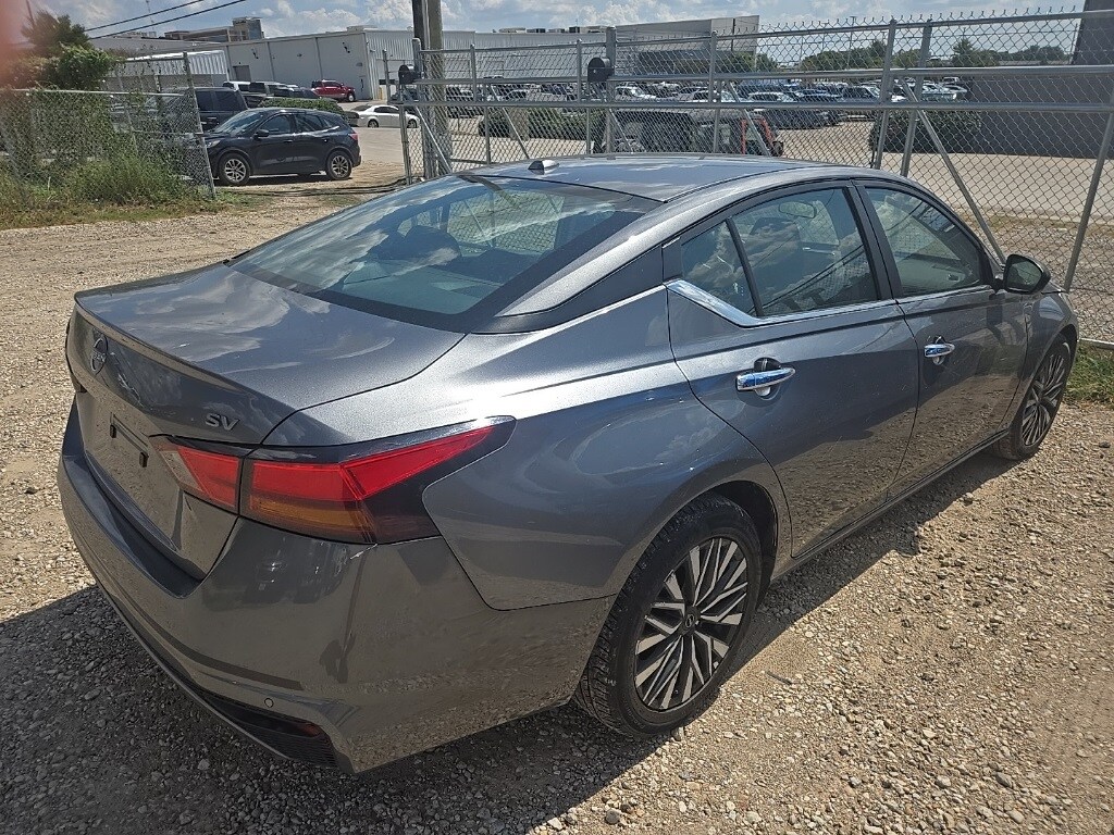 2024 Nissan Altima 2.5 SV photo 3
