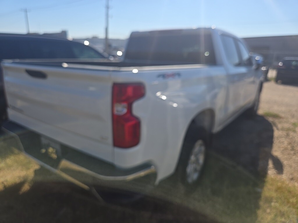 2023 Chevrolet Silverado 1500 LT photo 3