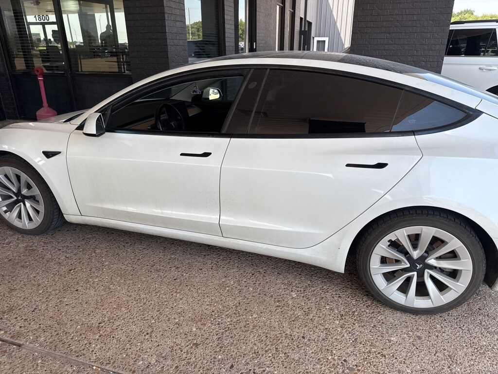 2021 Tesla Model 3 Standard Range Plus photo 2