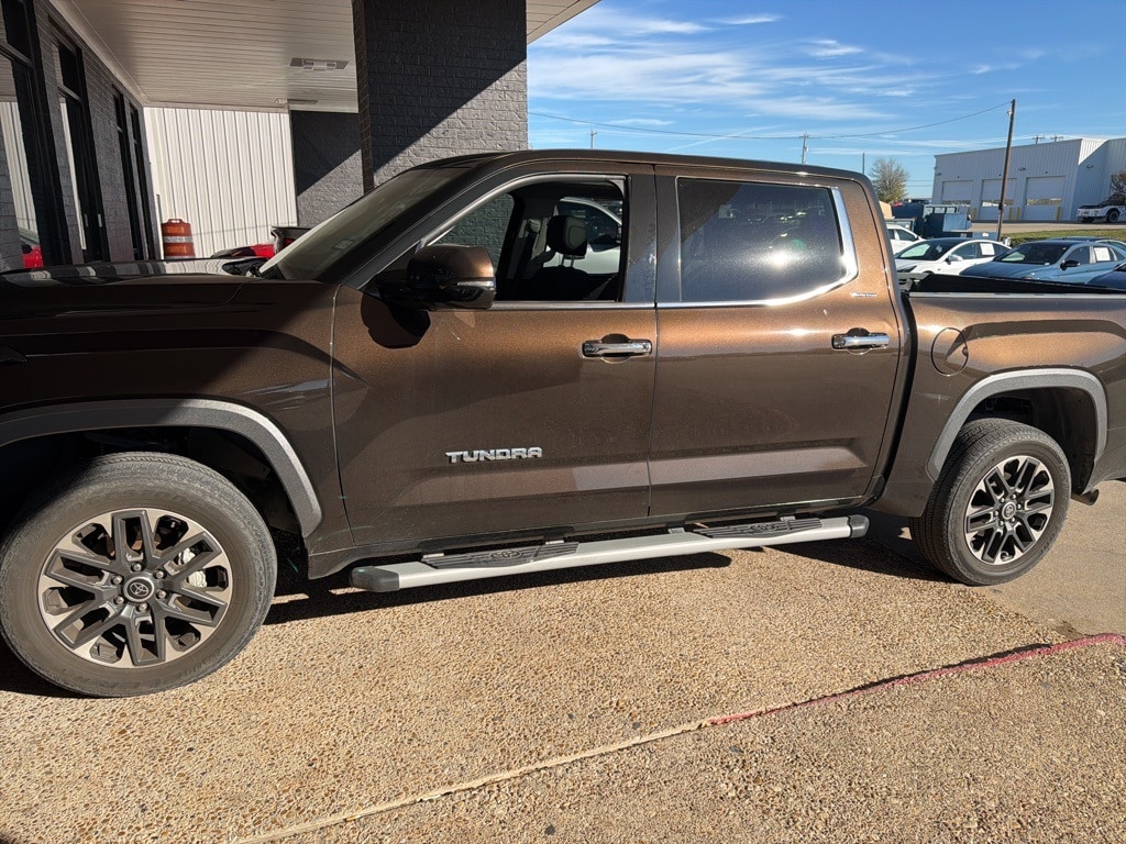 2023 Toyota Tundra Limited's photo