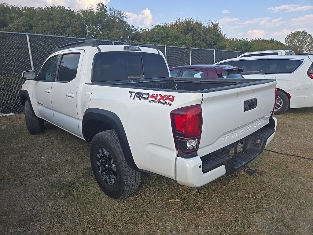 2022 Toyota Tacoma TRD SR V6 photo 2