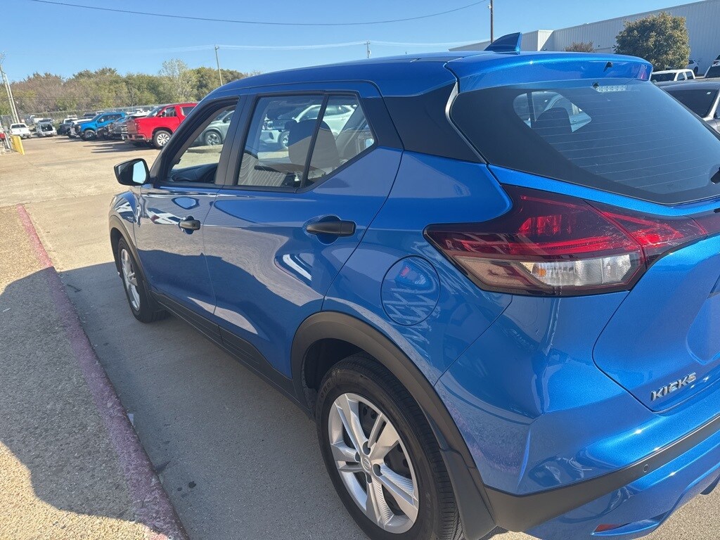 2024 Nissan Kicks S photo 2